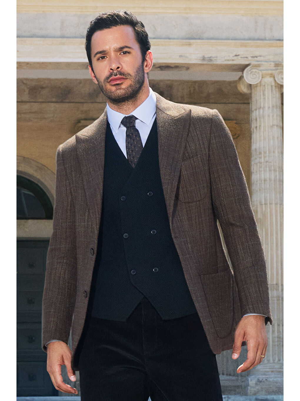 Siyah Yünlü Kruvaze Triko Yelek-1