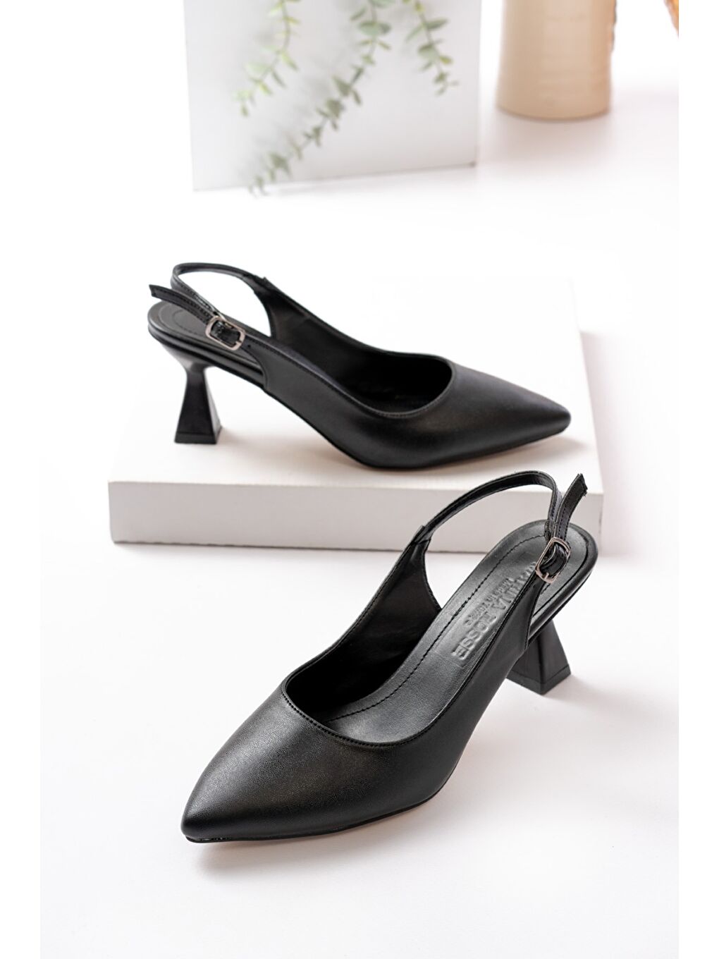 Kadın Harmony Siyah Cilt Topuklu Ayakkabı-1