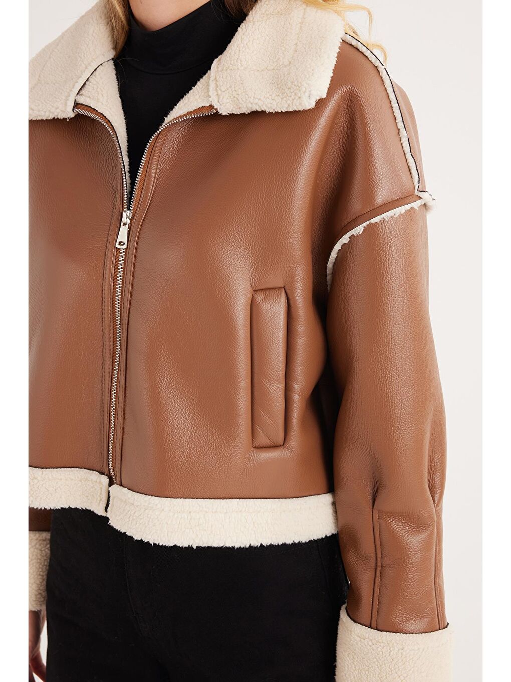 Kahverengi Kadın Regular Fit Klasik Kesim İçi Kürklü Kol Detaylı Taba Deri Mont-2