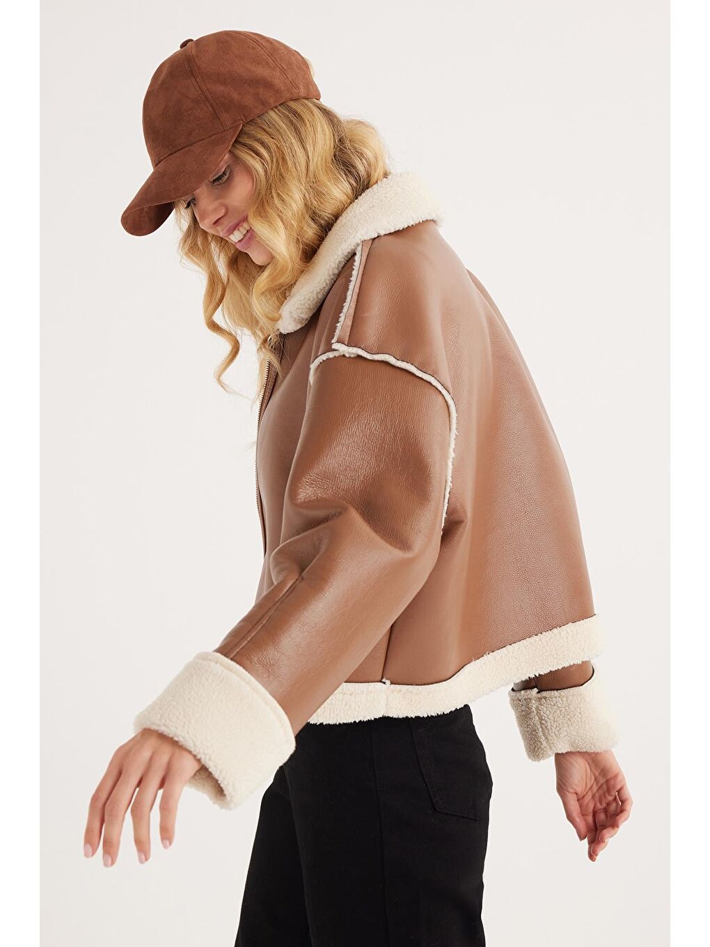 Kahverengi Kadın Regular Fit Klasik Kesim İçi Kürklü Kol Detaylı Taba Deri Mont-4