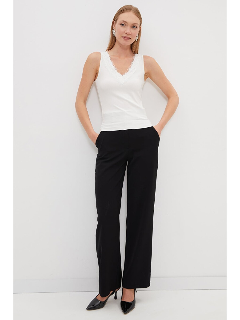 Ekru Dantelli V Yaka Slim Fit Bluz-2
