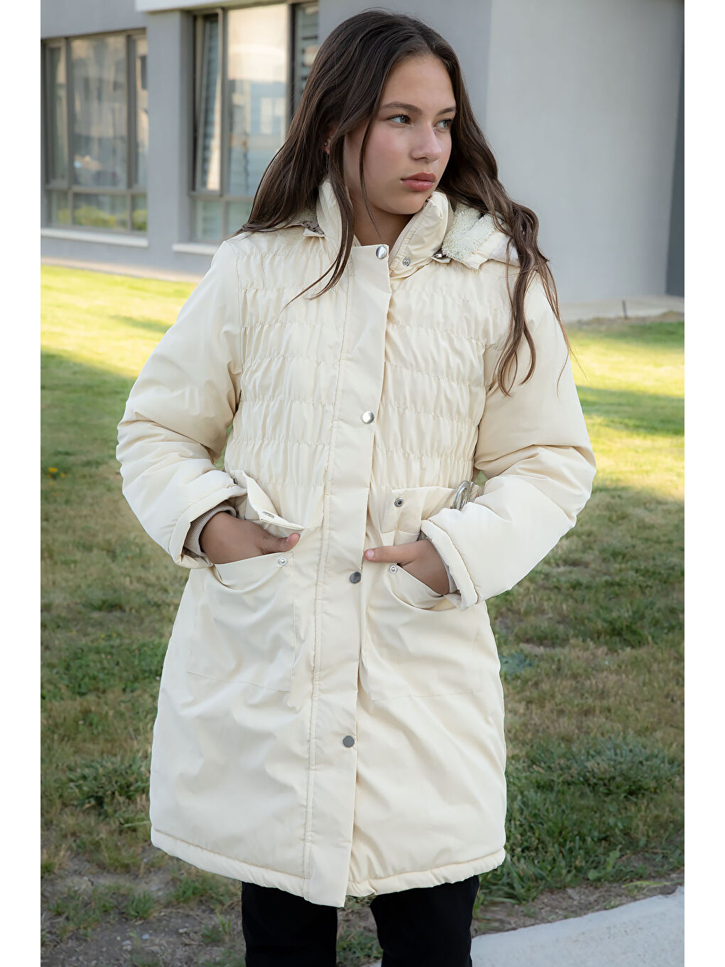 Ekru Krem Kemerli Nubuk Kumaş Kız Çocuk İçi Kürklü Kapüşonlu Şişme Mont 21315-2