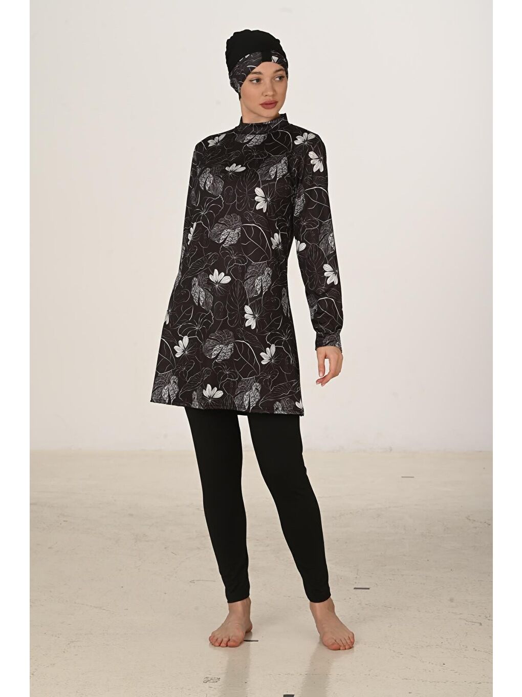 Siyah Tam Kapalı Elastanlı Tesettür Mayo 3418-4