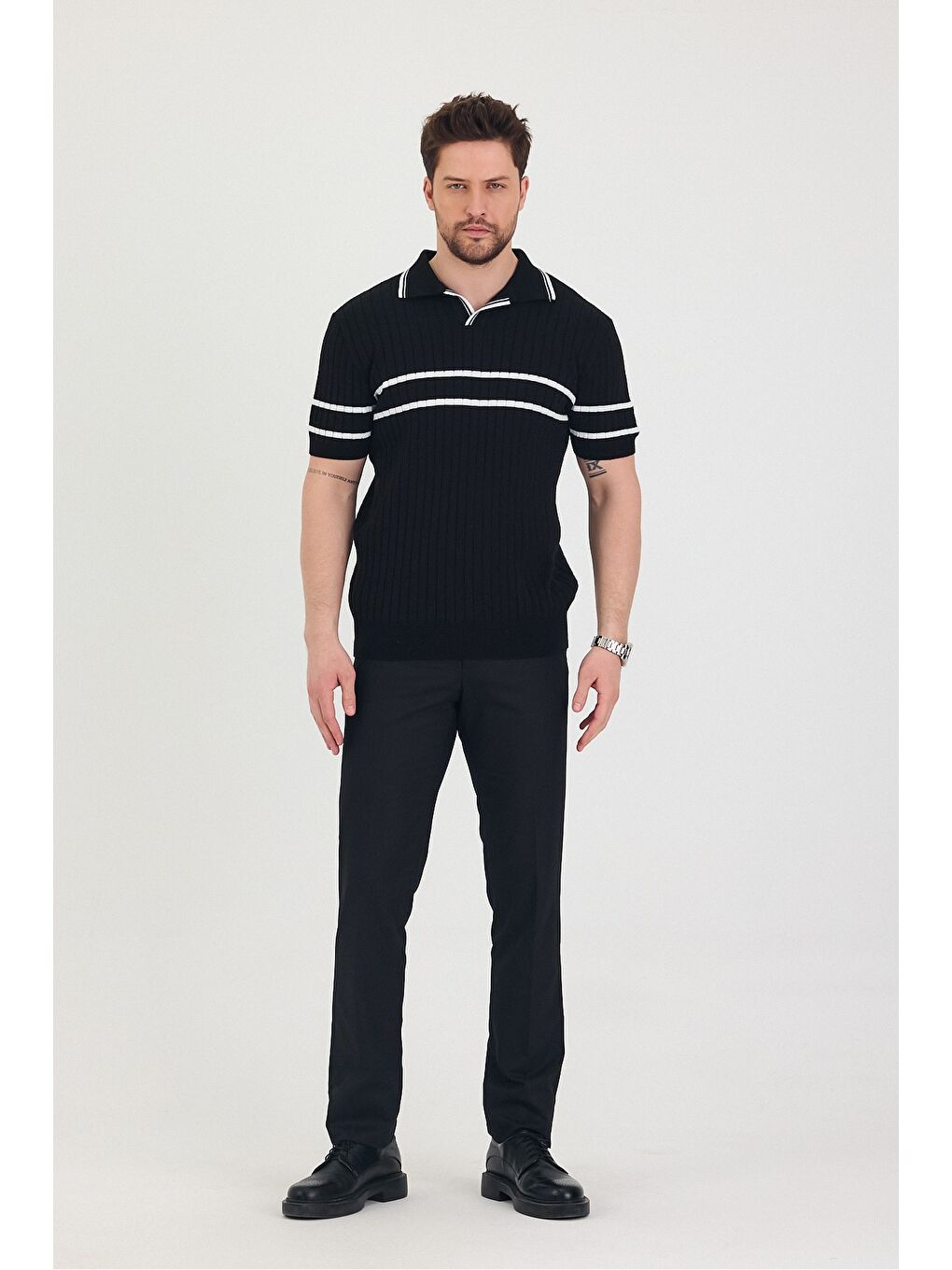 Siyah Erkek Yaka Kol Göğüs Çizgi Detaylı Triko T-shirt-1