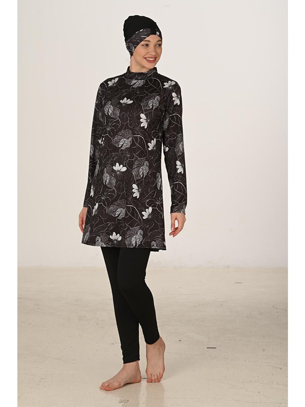 Siyah Tam Kapalı Elastanlı Tesettür Mayo 3418-5