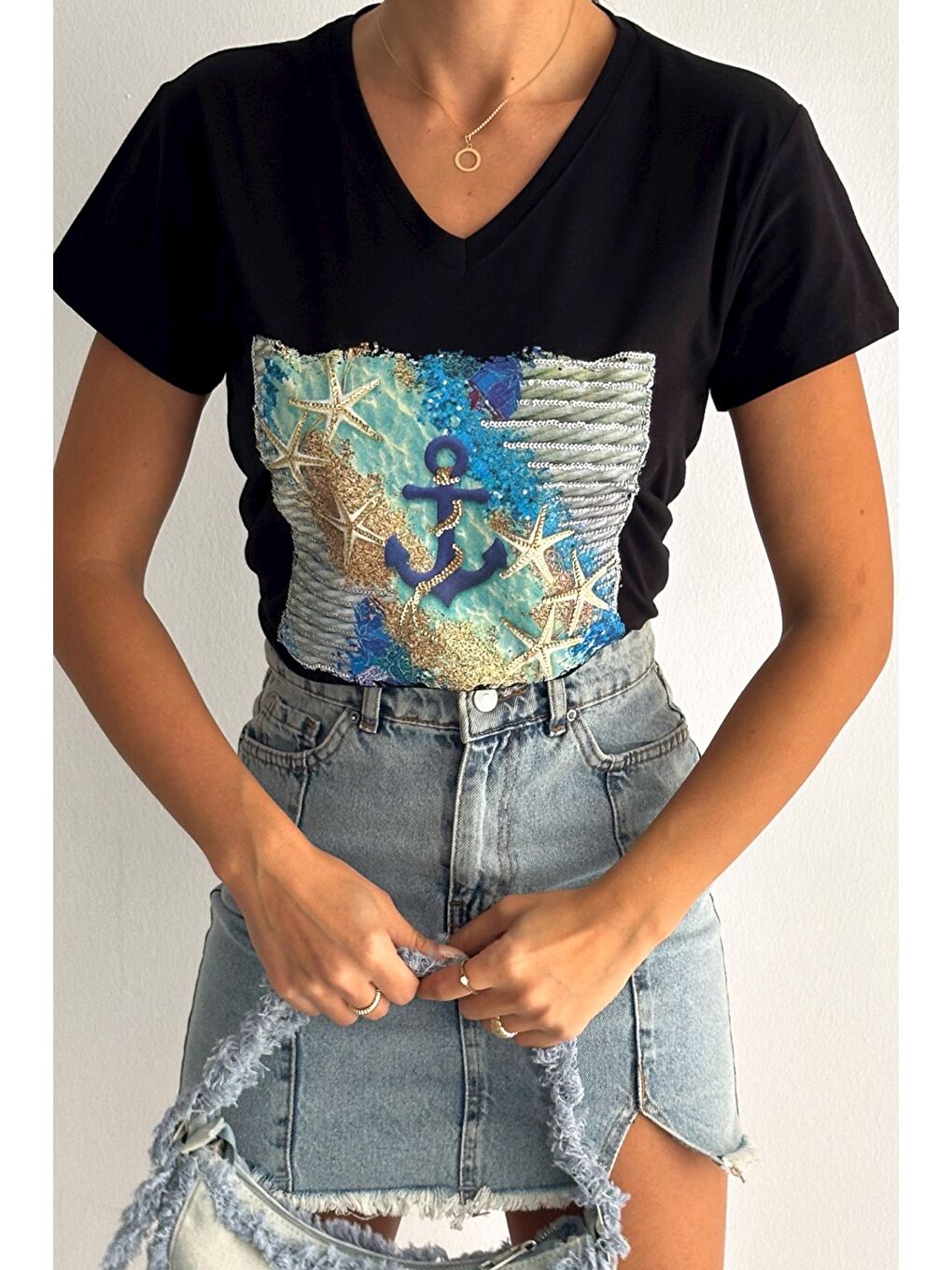 Siyah V Yaka Kısa Kol Pul Payet Aplikeli Örme Regular Fit T-Shirt-2