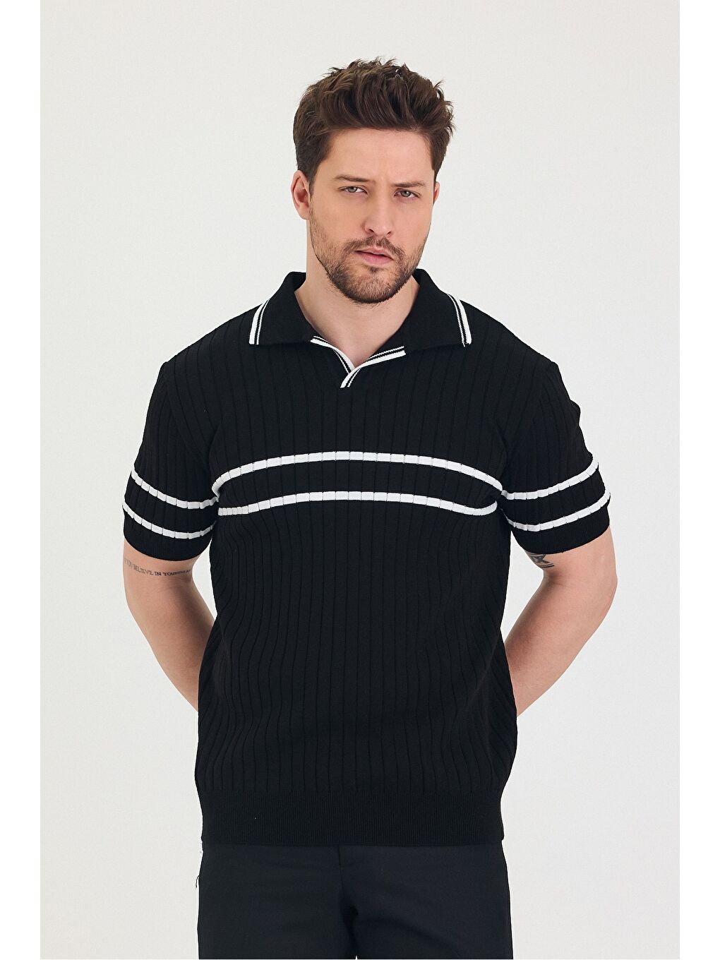 Siyah Erkek Yaka Kol Göğüs Çizgi Detaylı Triko T-shirt-5