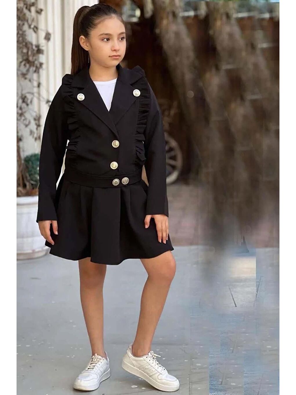 Kız Çocuk Omuzları ve Kenarları Fırfır Detaylı Ceket Pliseli Siyah Etekli Takım-1