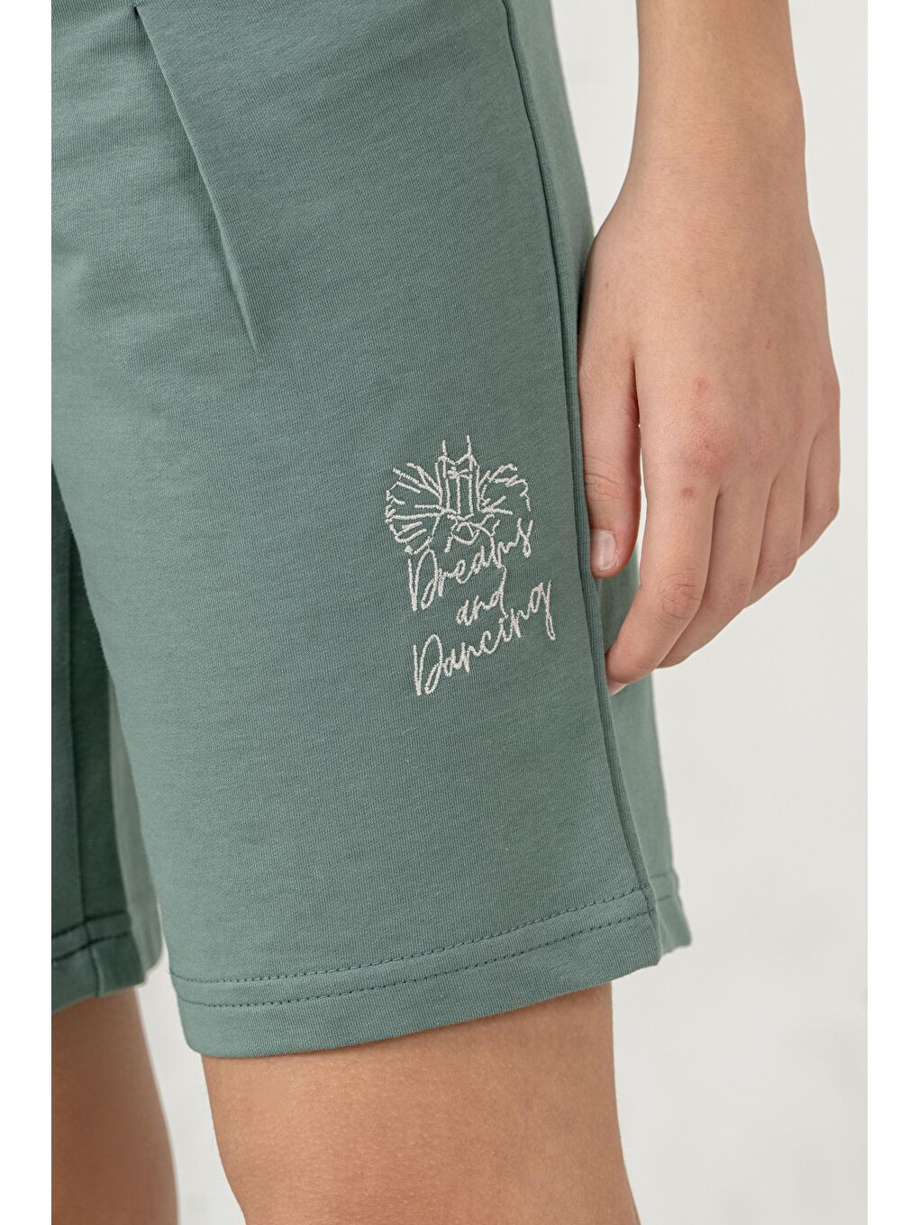 Yeşil Kemer Fiyonk Kurdeleli Dreams Nakışlı Kız Çocuk Şort-5