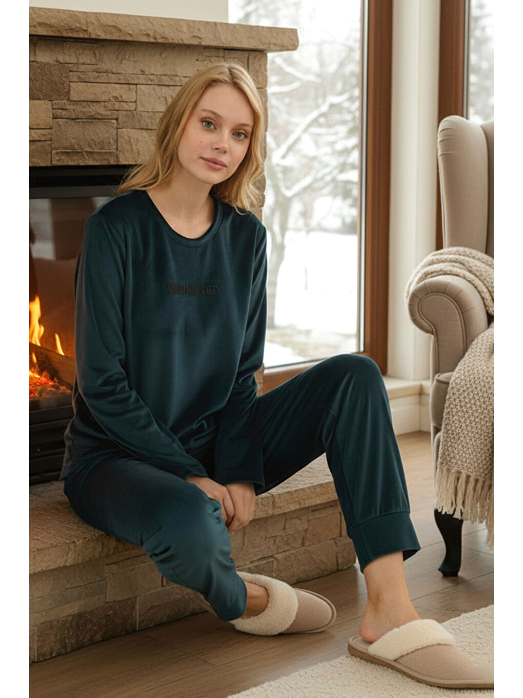 Siyah Kadın Kadife Kumaş Pijama Takımı 13165-2197 Petrol01-1