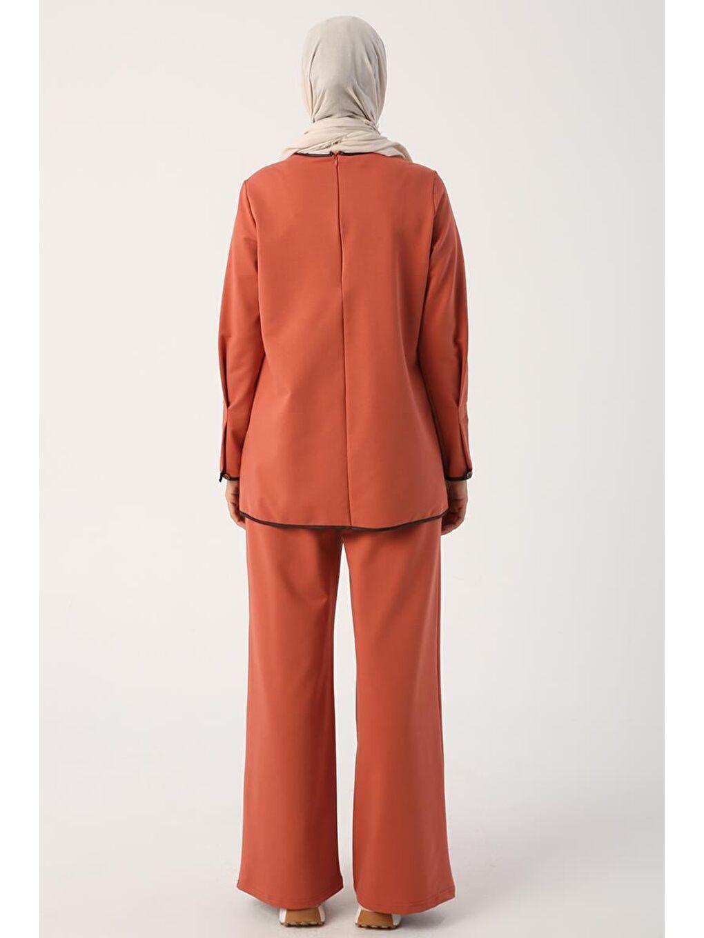 Kahverengi Tarçın01-Deri Biyeli Pantolonlu Örme Takım-3