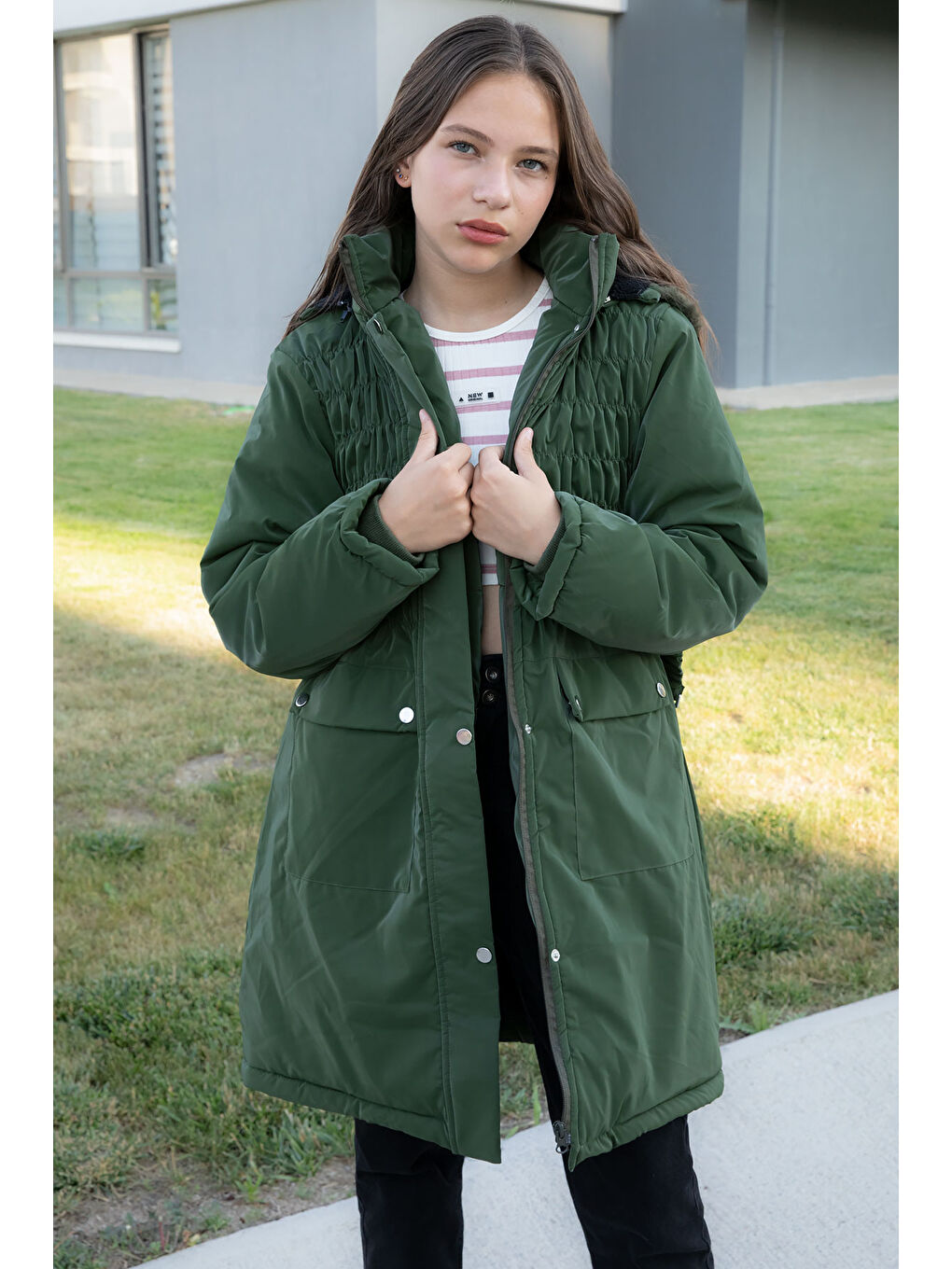 Haki Kemerli Nubuk Kumaş Kız Çocuk İçi Kürklü Kapüşonlu Şişme Mont 21313-1