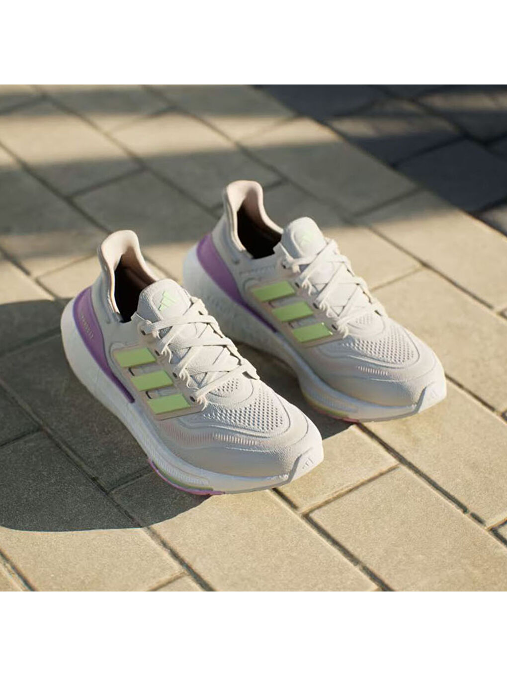 Beyaz Ultraboost Light Kadın Yol Koşusu Ayakkabısı-1