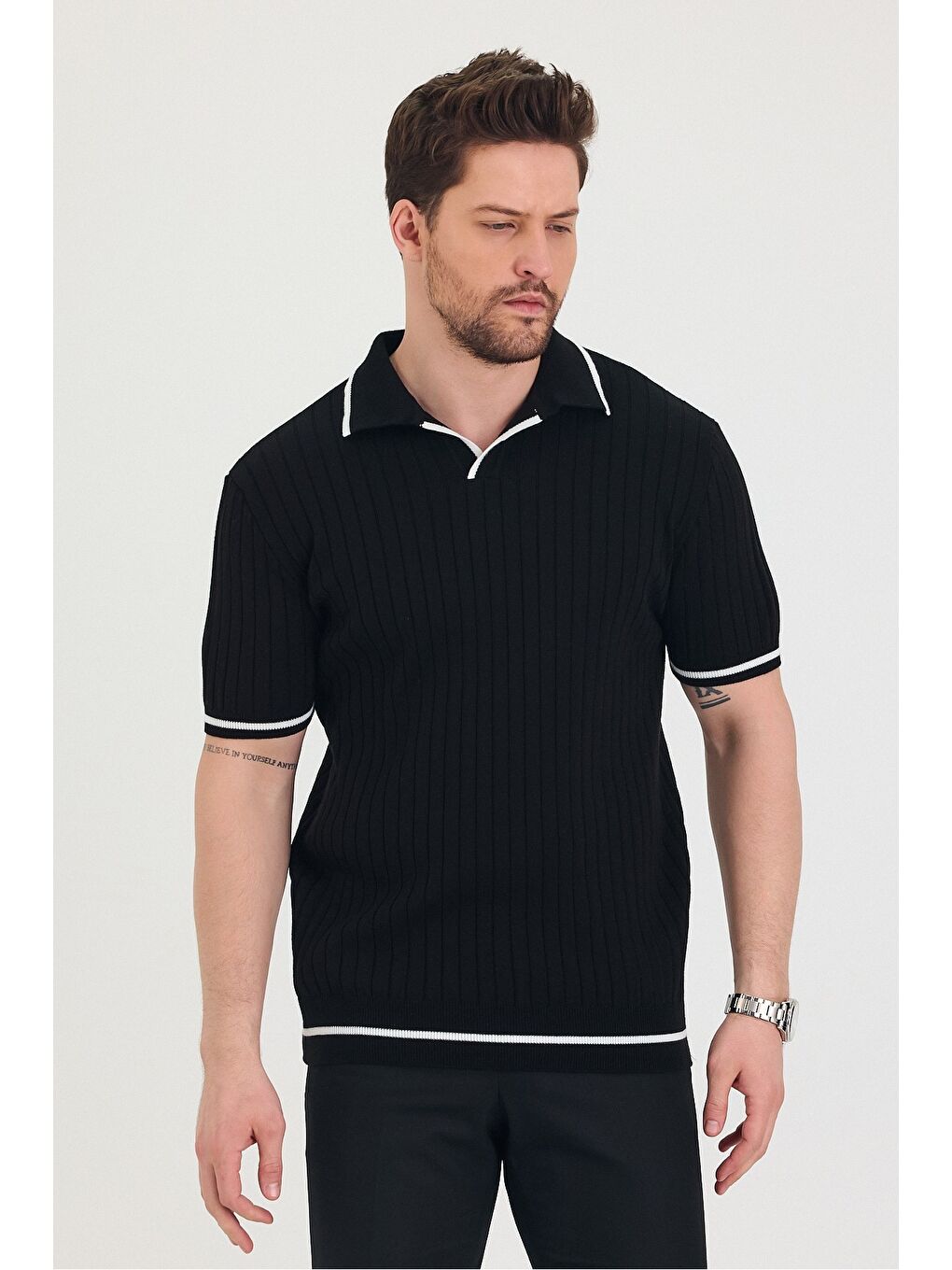 Siyah Erkek Yaka Kol Etek Çizgi Detaylı Triko T-shirt