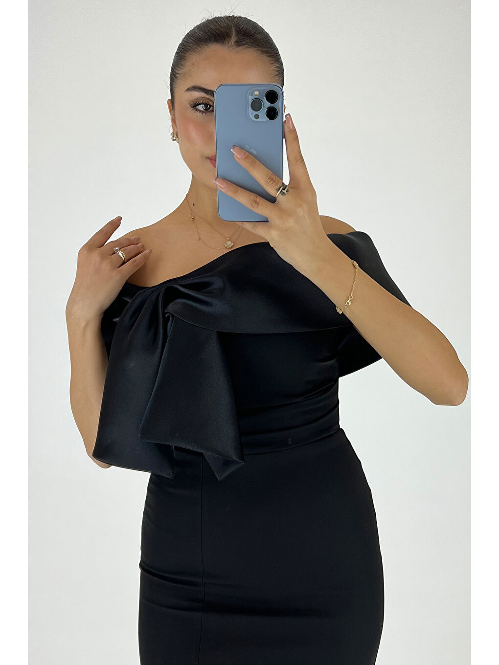 Kadın Siyah Yaka Detaylı Yırtmaçlı Uzun Abiye Elbise-2