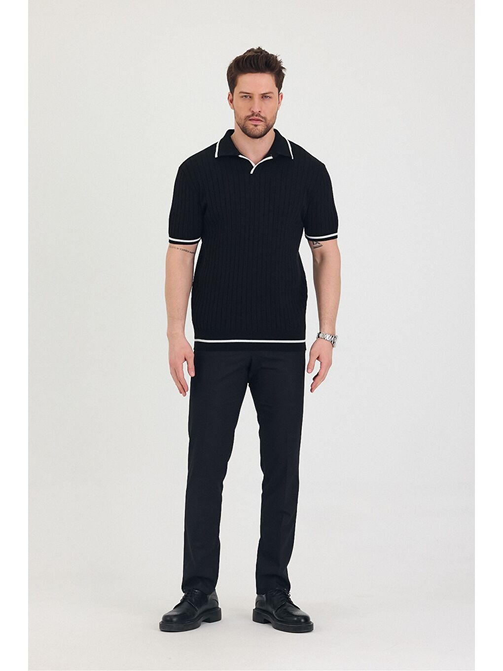Siyah Erkek Yaka Kol Etek Çizgi Detaylı Triko T-shirt-1
