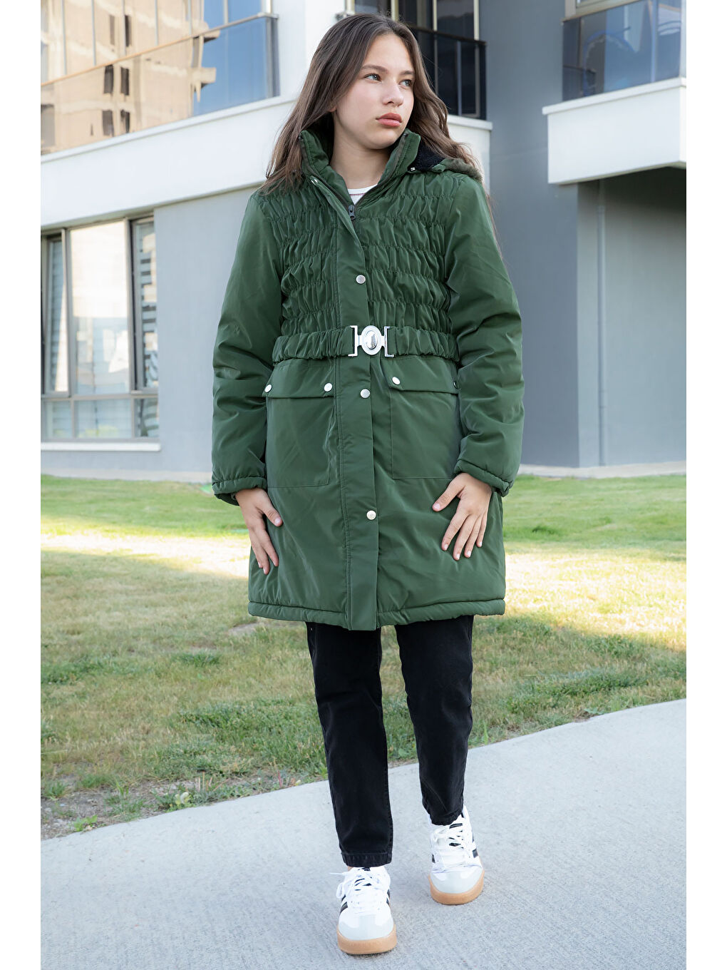 Haki Kemerli Nubuk Kumaş Kız Çocuk İçi Kürklü Kapüşonlu Şişme Mont 21313-2