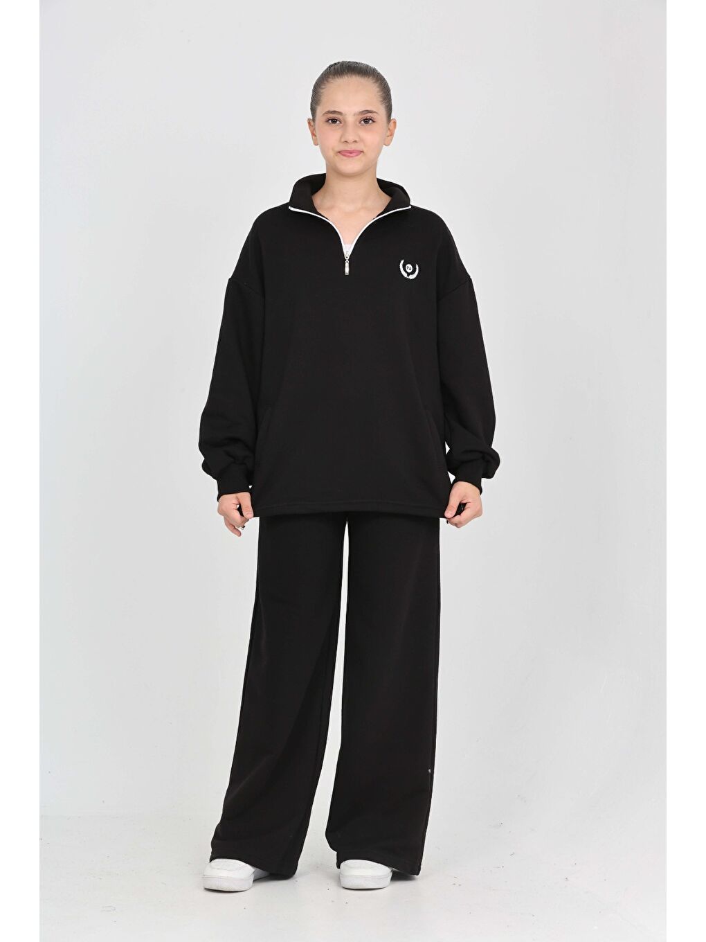 Siyah Kız Çocuk 2'li Takım Dik Yaka Yarım Fermuarlı Nakışlı Eşofman Takımı-1