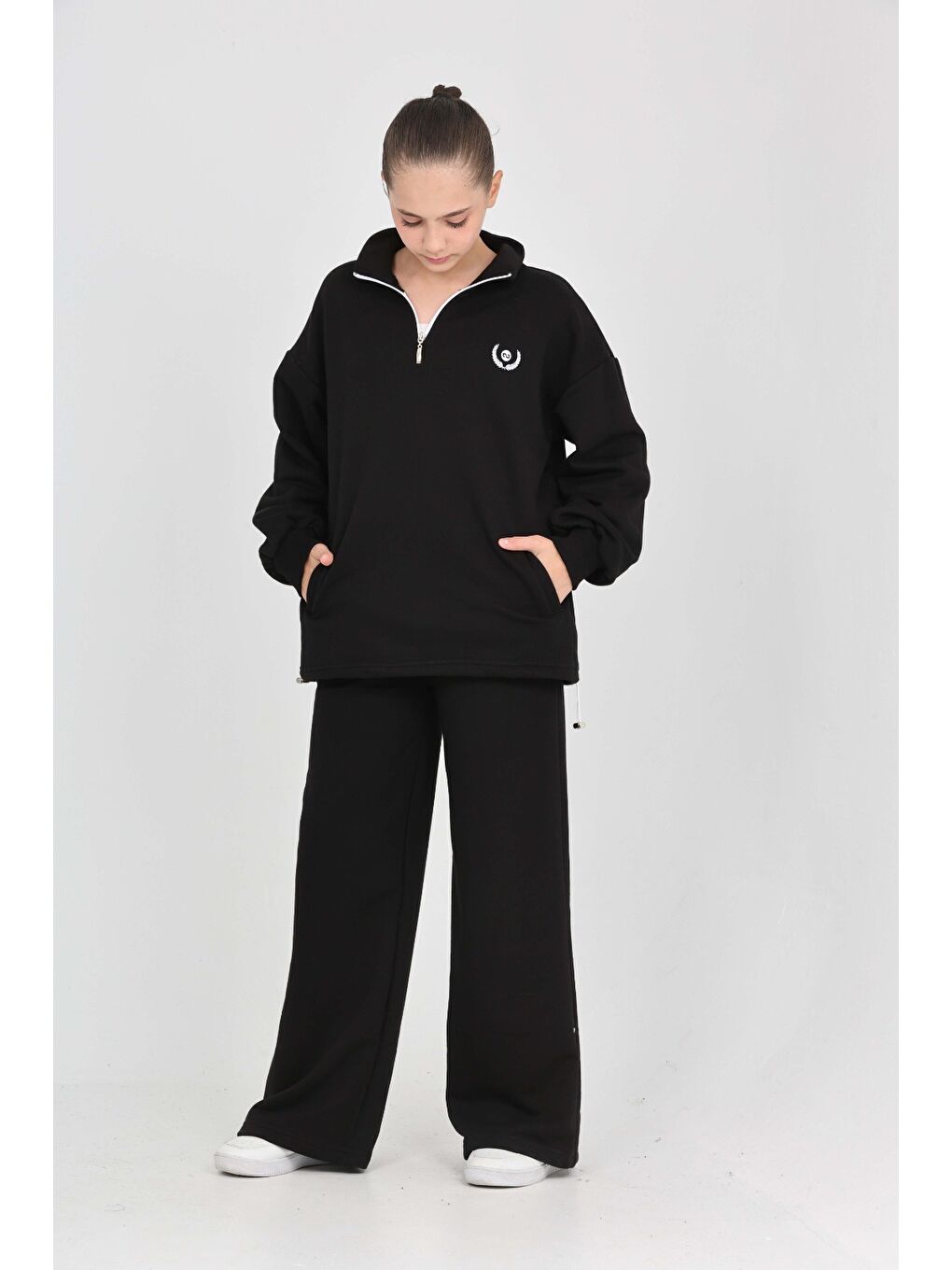 Siyah Kız Çocuk 2'li Takım Dik Yaka Yarım Fermuarlı Nakışlı Eşofman Takımı-2