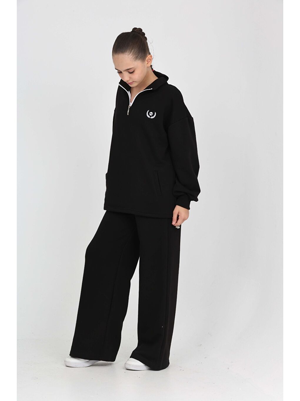 Siyah Kız Çocuk 2'li Takım Dik Yaka Yarım Fermuarlı Nakışlı Eşofman Takımı-3