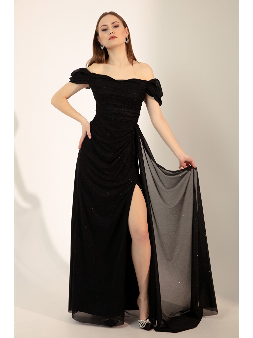 Kadın Siyah Kayık Yaka Drapeli Yırtmaçlı Uzun Simli Abiye Elbise-2