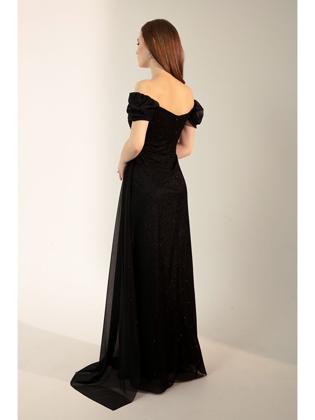 Kadın Siyah Kayık Yaka Drapeli Yırtmaçlı Uzun Simli Abiye Elbise-4