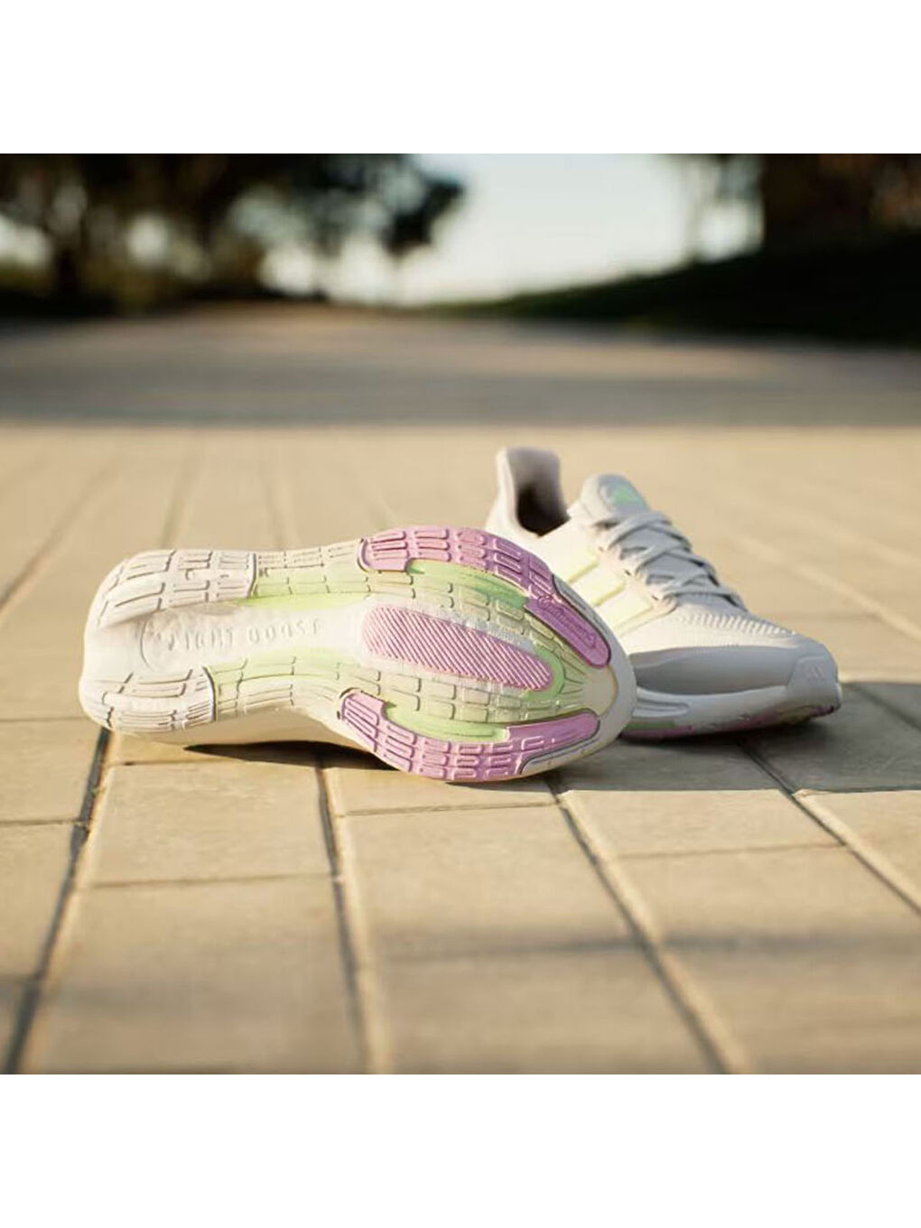 Beyaz Ultraboost Light Kadın Yol Koşusu Ayakkabısı-8