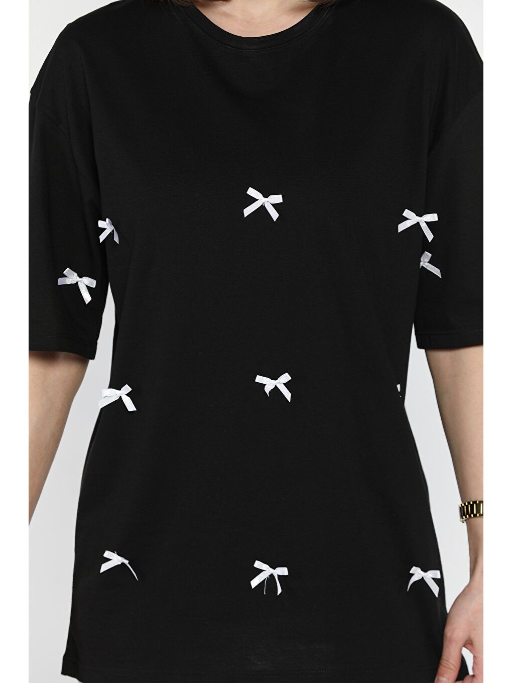 Siyah Kadın Bisiklet Yaka Fiyonklu Tişört-3