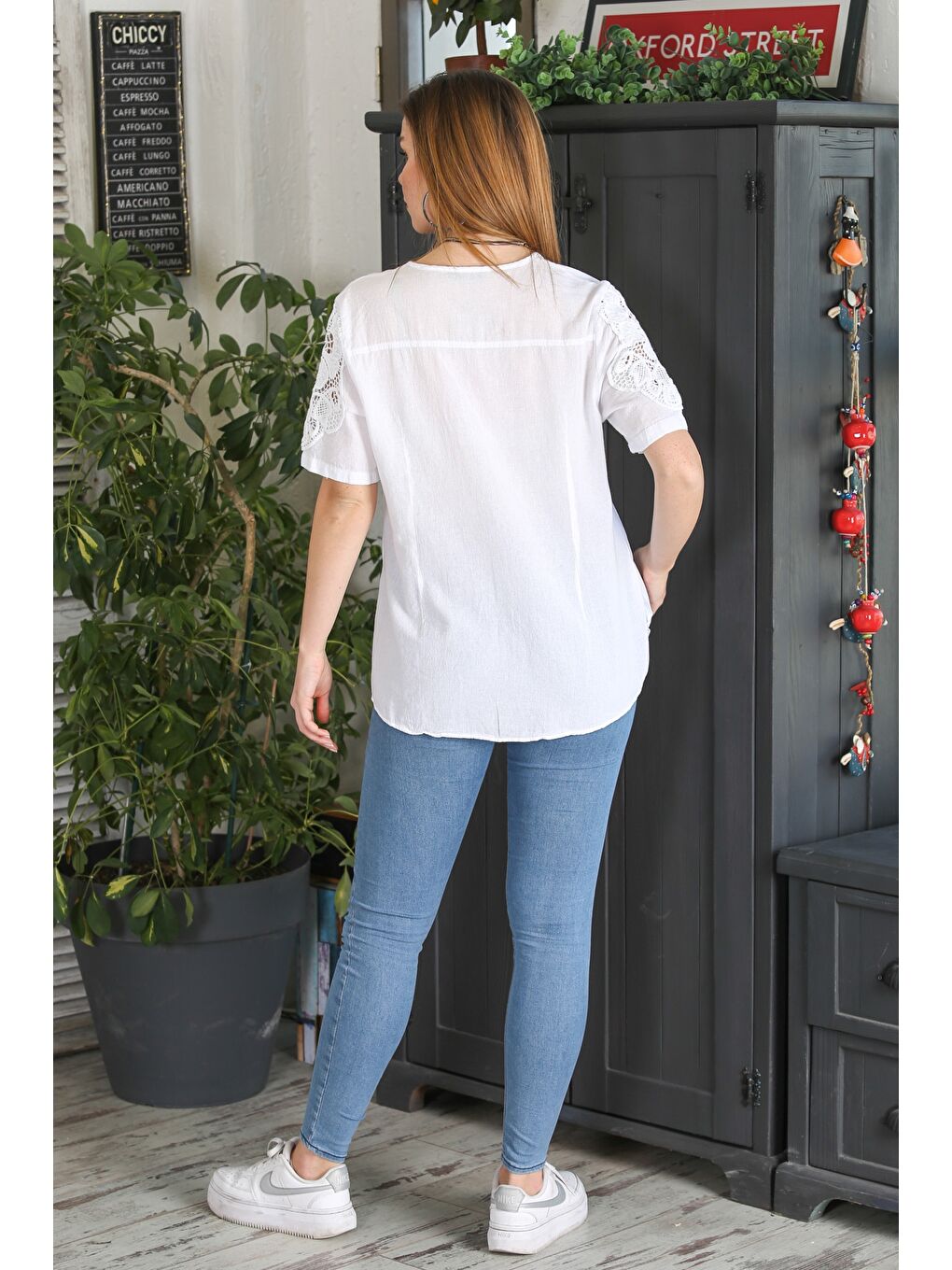 Beyaz Patlı Yaka Dantelli Kol Düğmeli Çift Cepli Yırtmaçlı Yıkamalı Casual Dokuma Bluz-6