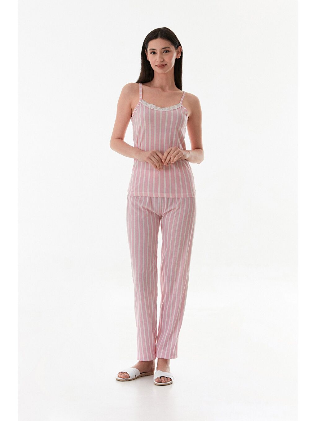 Pembe İnce Çizgili Askılı Dantelli Pijama Takımı