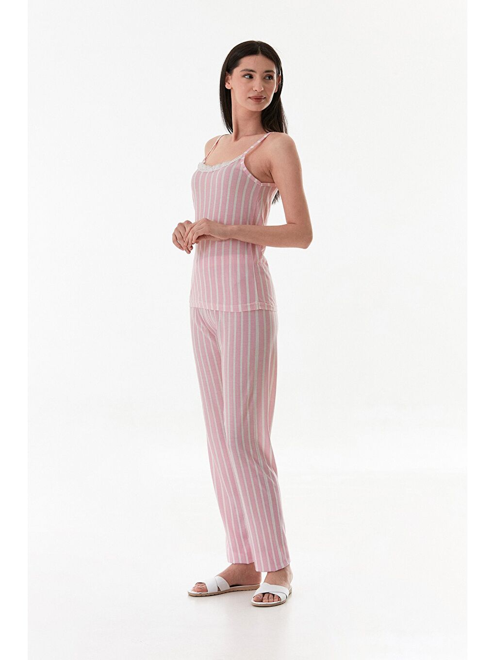Pembe İnce Çizgili Askılı Dantelli Pijama Takımı-3