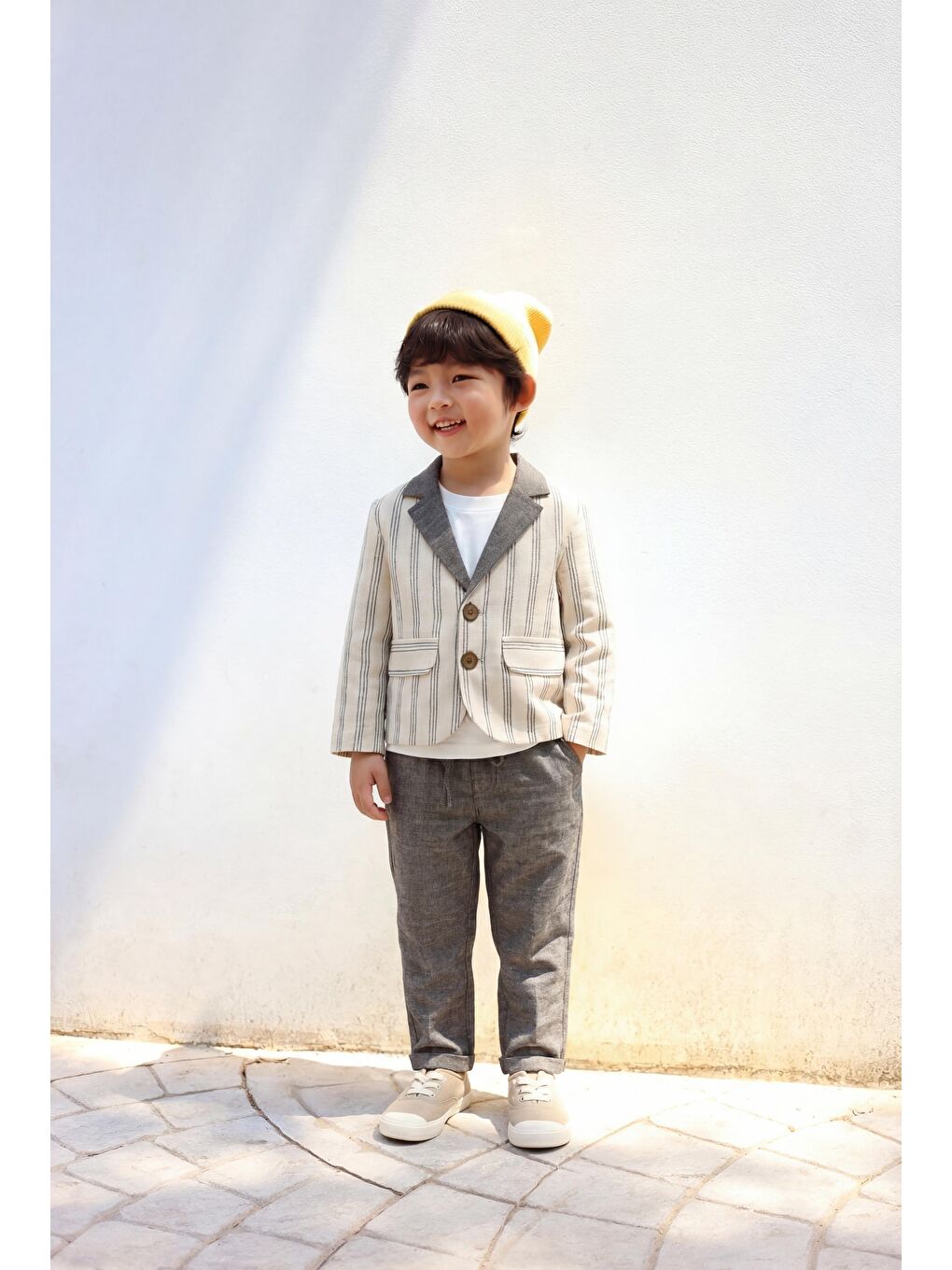 Karışık Erkek Çocuk Ekru Çizgili Blazer Ceket Gri Pantolon Ve T Shirt Takım-4