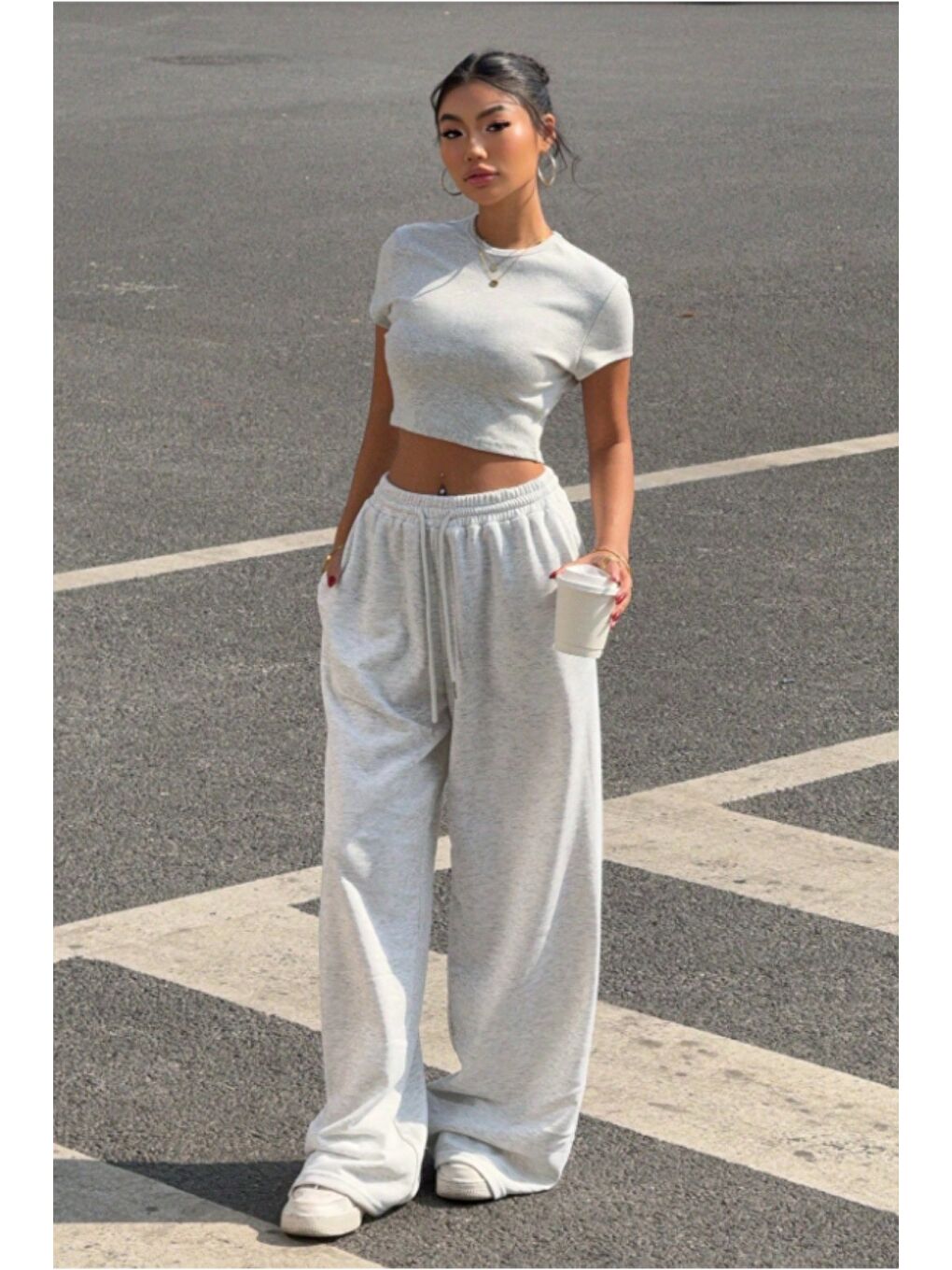 Gri Kadın Crop Tişört ve Yüksek Bel Bol Paça Eşofman Altı Takımı Rahat Günlük Spor Kombin-1