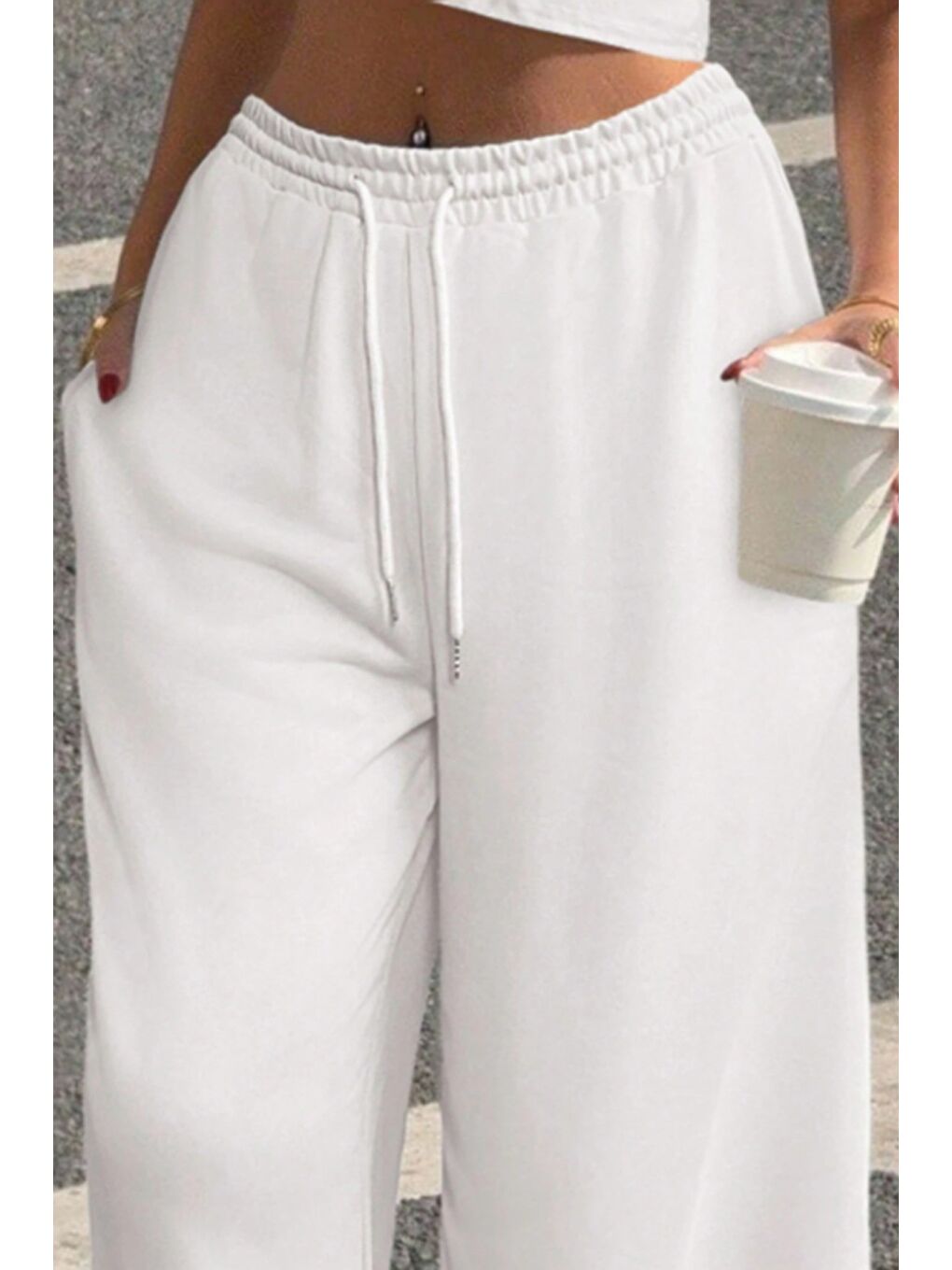 Beyaz Kadın Crop Tişört ve Yüksek Bel Bol Paça Eşofman Altı Takımı Rahat Günlük Spor Kombin-5
