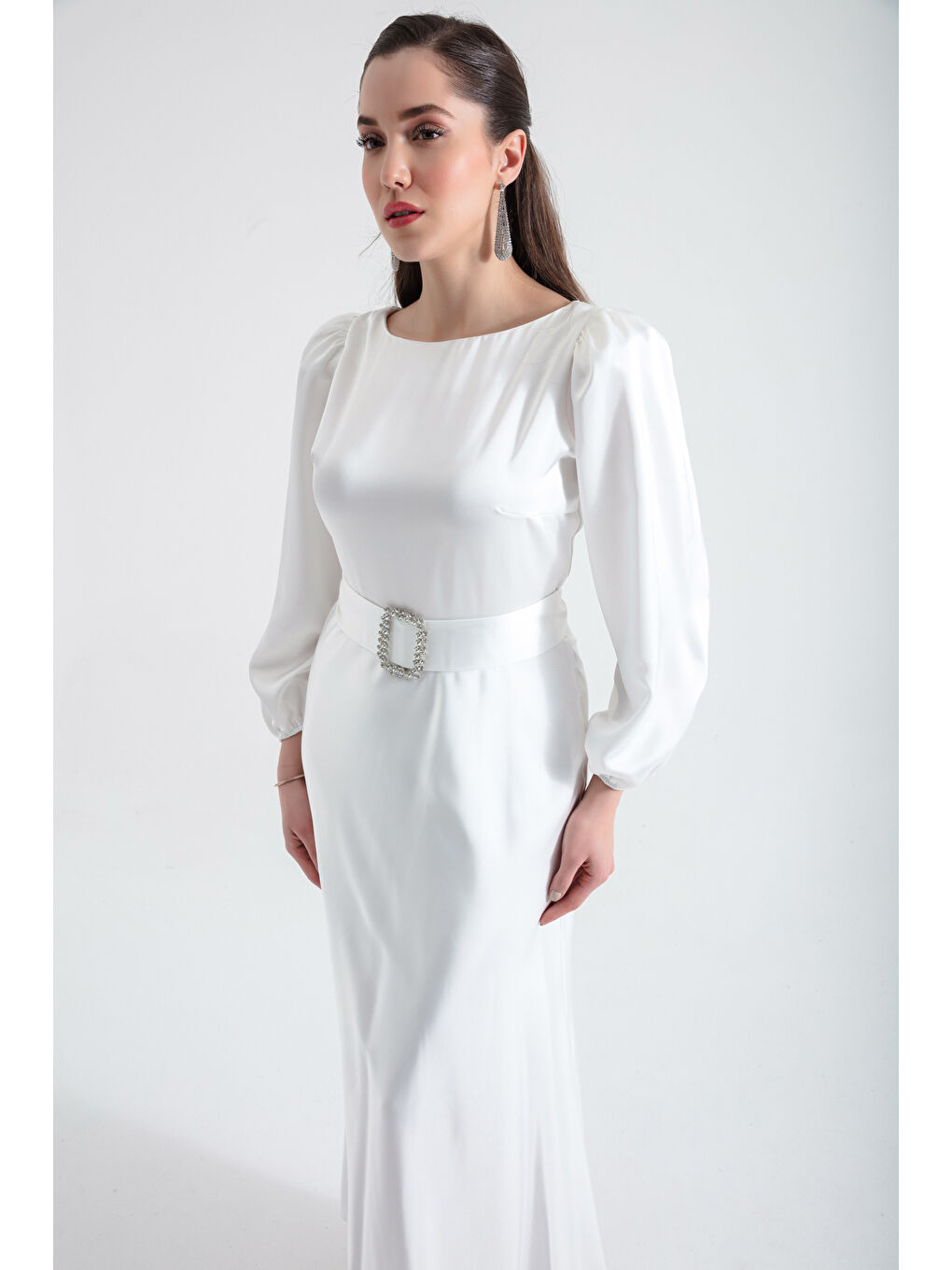 Kadın Beyaz Kemerli Midi Saten Abiye Elbise-3