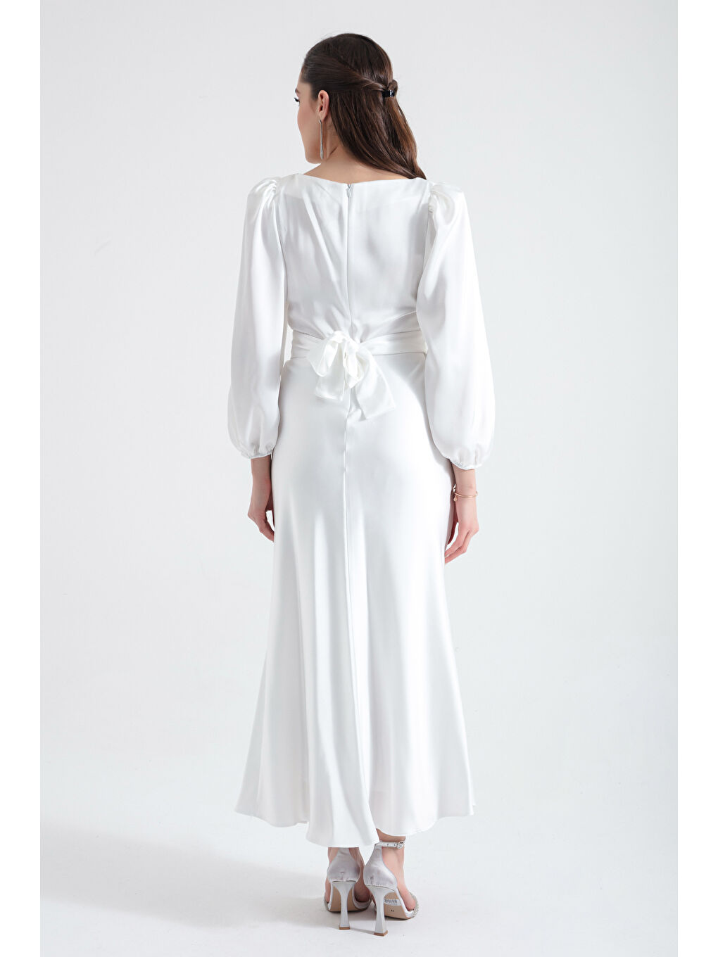 Kadın Beyaz Kemerli Midi Saten Abiye Elbise-4