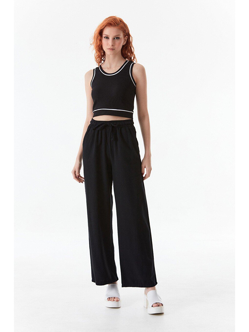 Siyah Şeritli Fitilli Altı Lastikli Crop Body-2