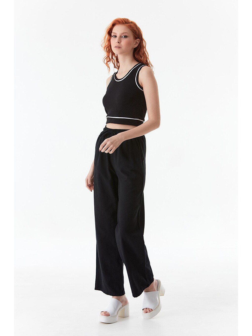 Siyah Şeritli Fitilli Altı Lastikli Crop Body-3