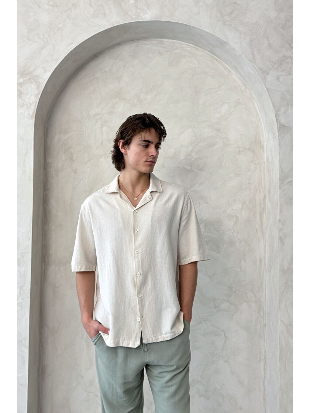 Bej Erkek Oversize Apaş Yaka Kısa Kollu Keten Gömlek-1