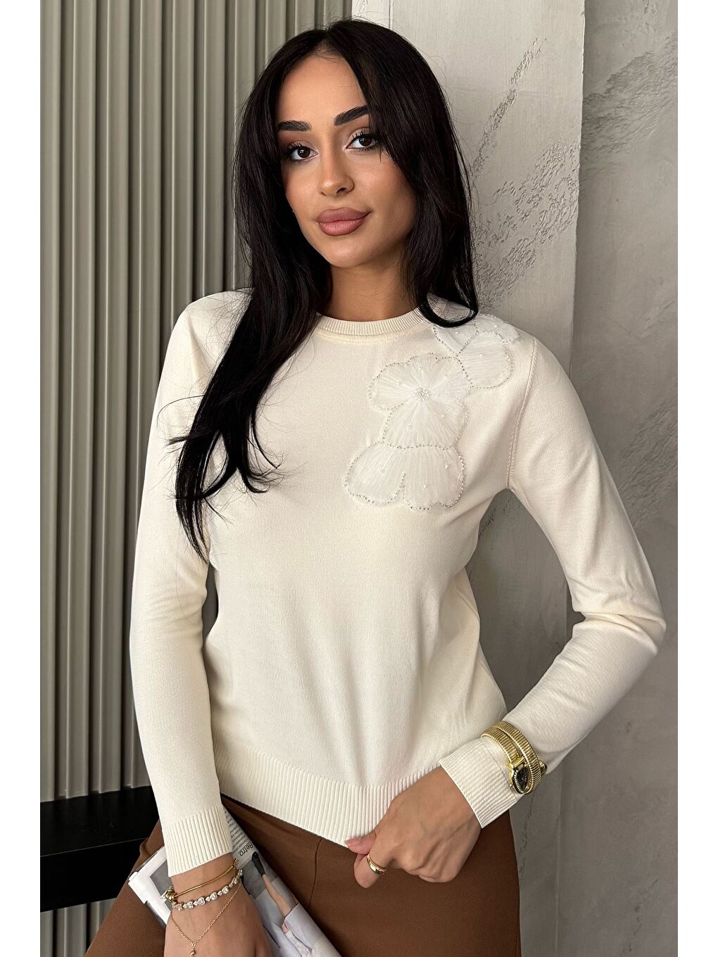 Ekru Kadın Bisiklet Yaka Çiçek Figürlü Triko Bluz