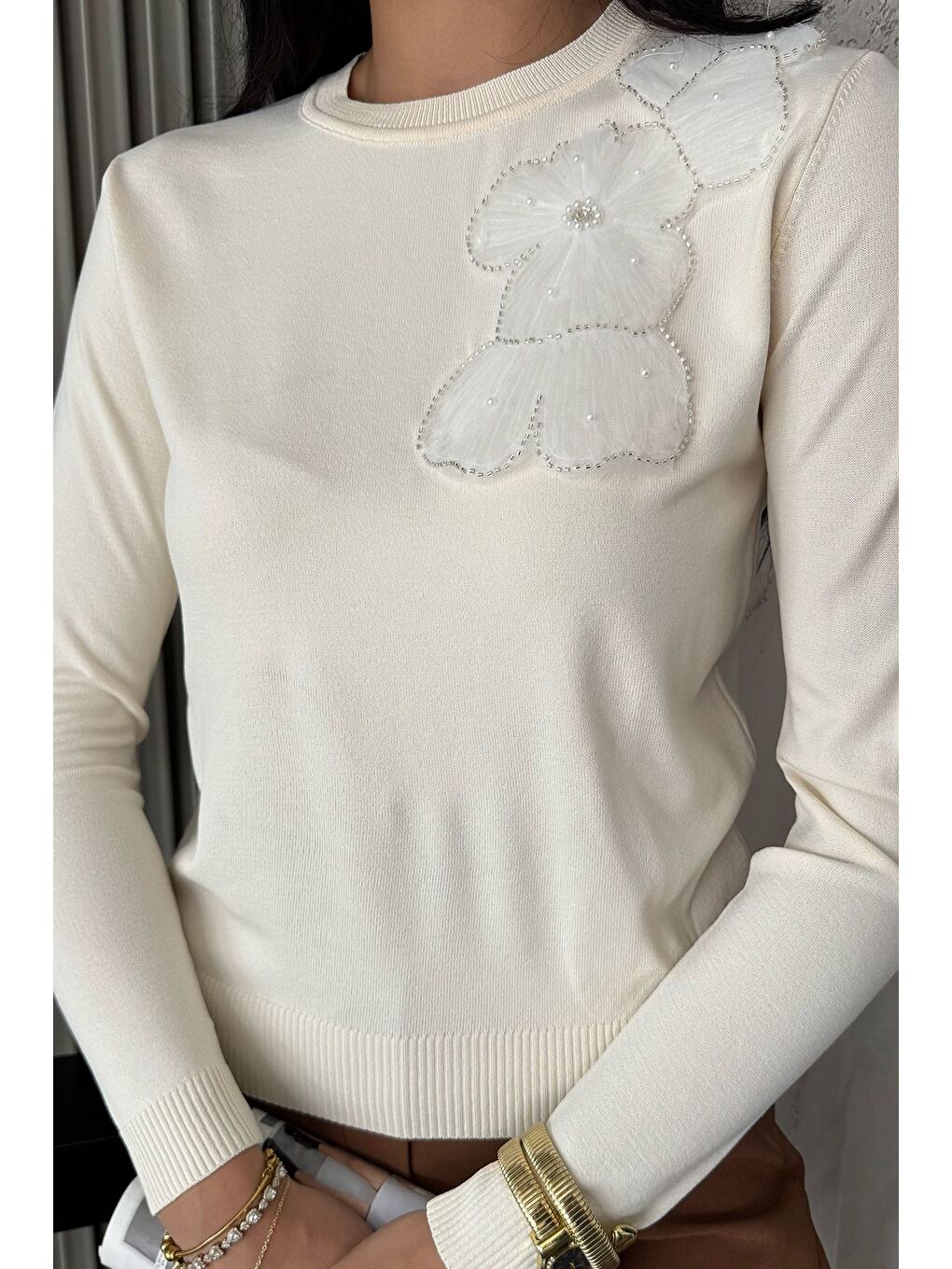 Ekru Kadın Bisiklet Yaka Çiçek Figürlü Triko Bluz-1