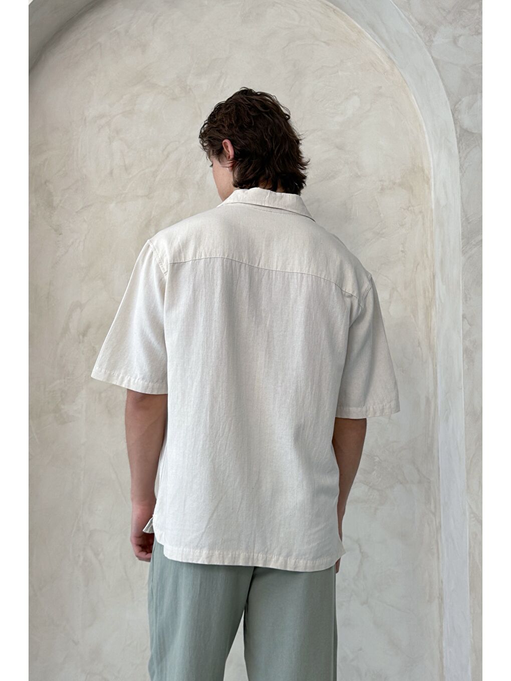 Bej Erkek Oversize Apaş Yaka Kısa Kollu Keten Gömlek-5