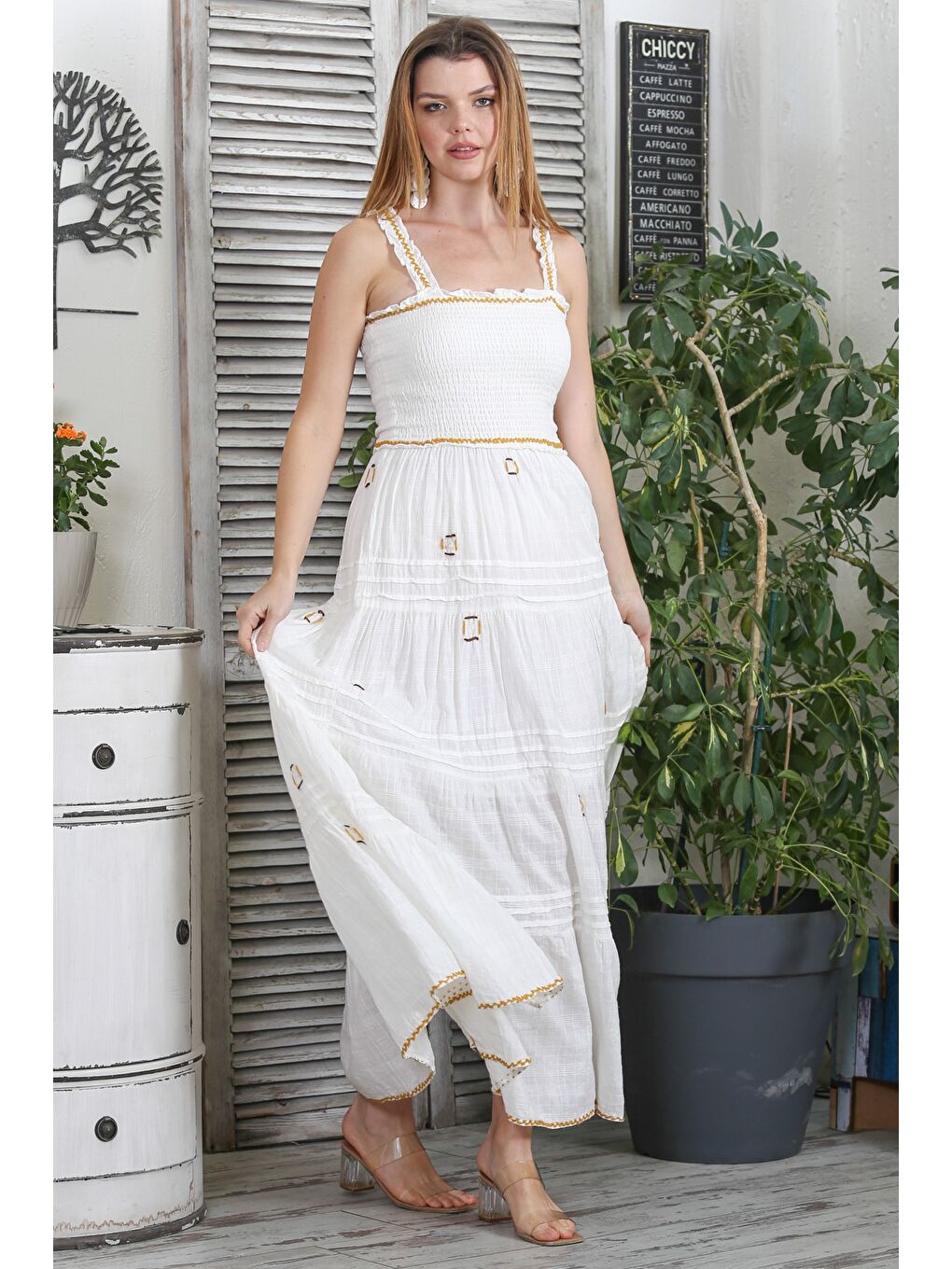 Beyaz Straplez Askılı Astarlı Fırfırlı Nakışlı Dokuma Lastikli Bel Tasarım Elbise-2