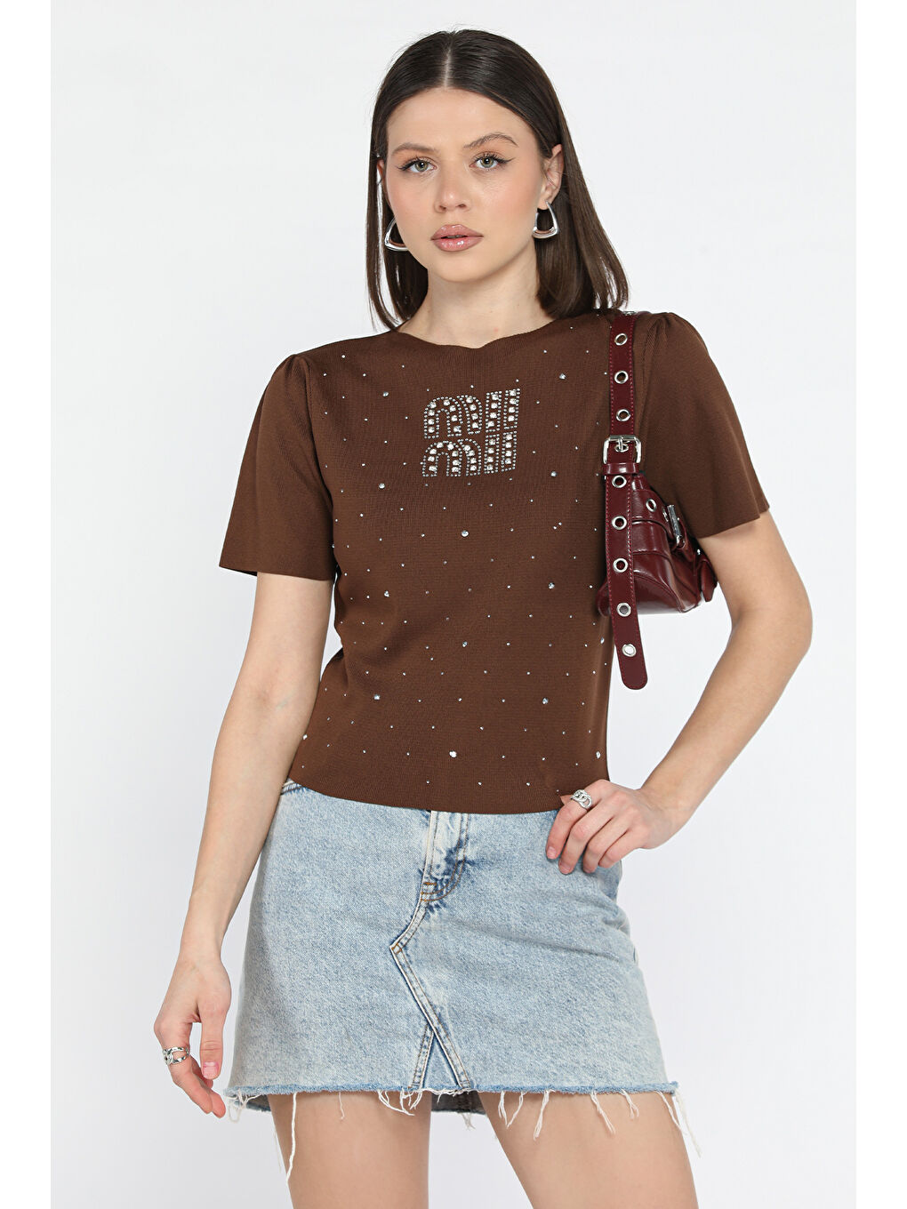 Kahverengi Omuz Pileli Taş Detaylı Kadın Triko Bluz
