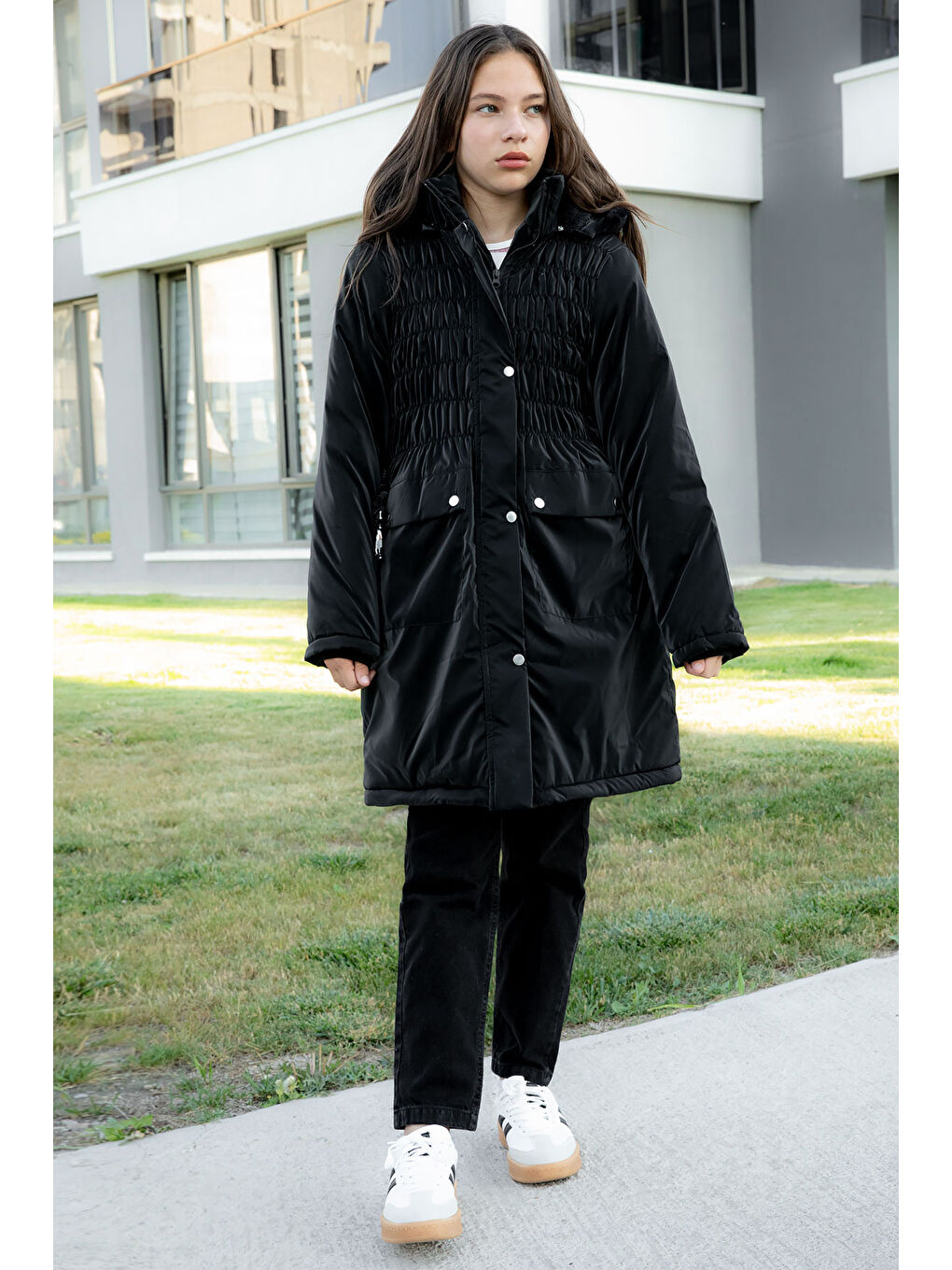 Siyah Kemerli Nubuk Kumaş Kız Çocuk İçi Kürklü Kapüşonlu Şişme Mont 21311