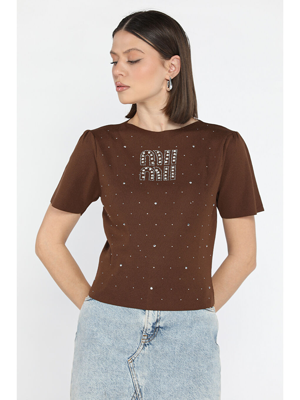Kahverengi Omuz Pileli Taş Detaylı Kadın Triko Bluz-1