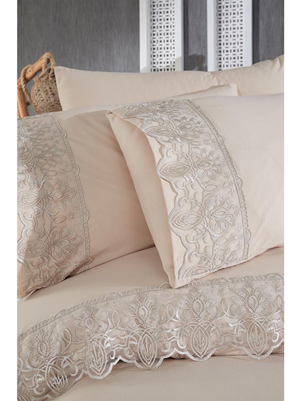 Kahverengi Fransız Dantelli Yeşim Çeyizlik Nevresim Takımı Cappucino-3