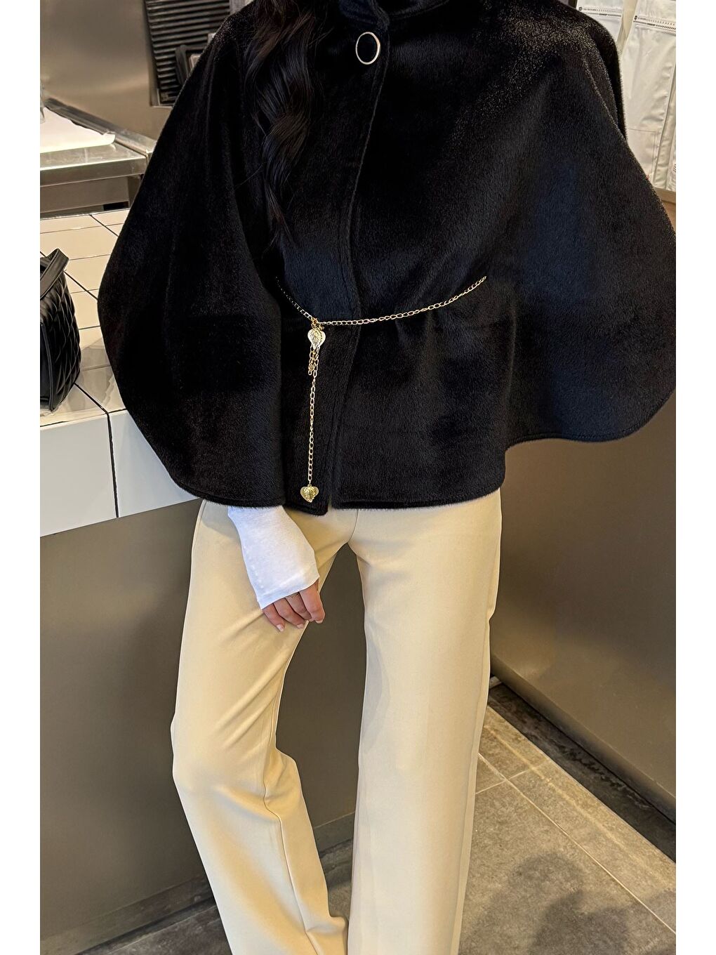 Siyah Kadın Su Fırçalı Kaşe Panço-4