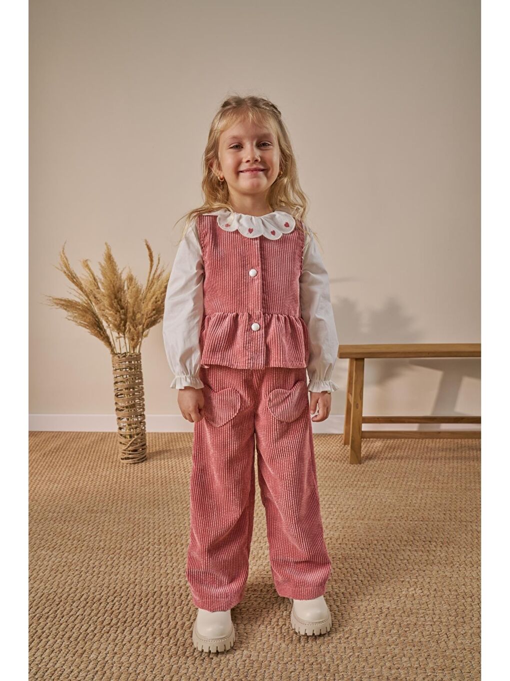 Pembe Kız Çocuk Pamuklu Gül Kurusu Kalp Detaylı Bayramlık Takım - 3'Lü Bluz Yelek Pantolon-1