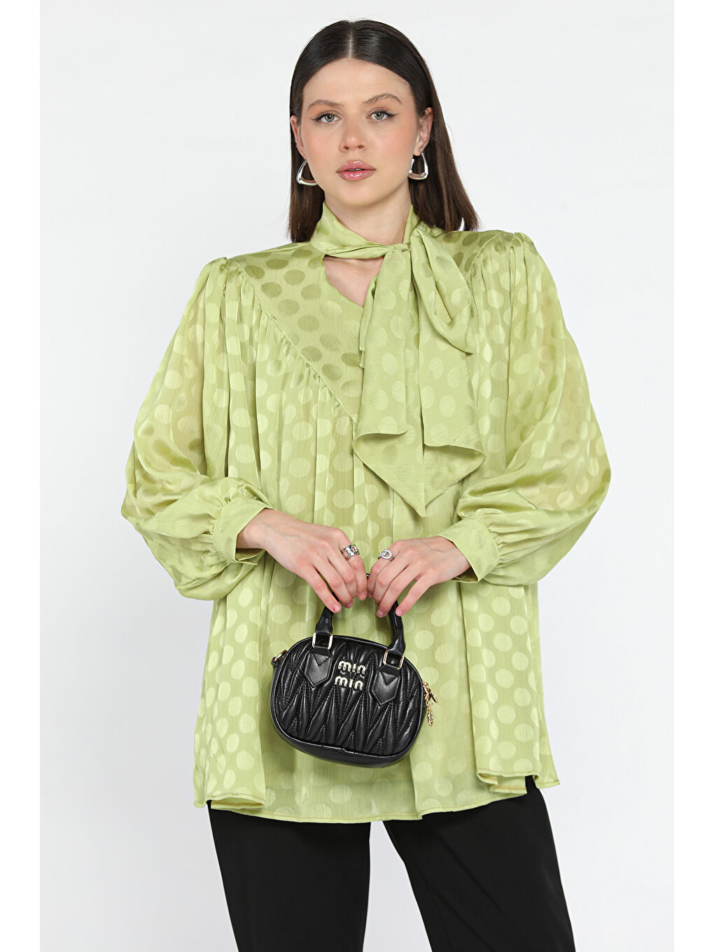 Yeşil Ön Pile Detaylı Kravat Yaka Puanlı Kadın Astarlı Bluz-1